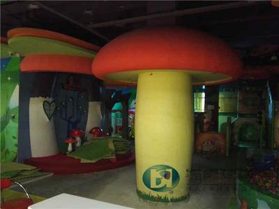 室內(nèi)兒童城玻璃鋼裝飾件