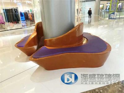 商場(chǎng)美陳玻璃鋼椅子